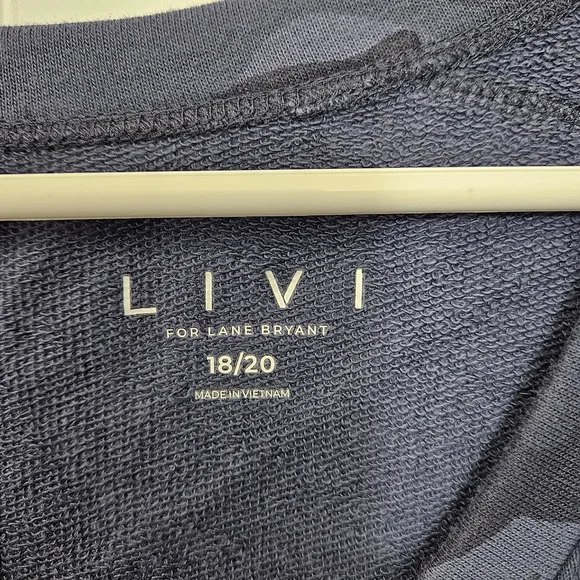 LIVI V-neck Pullover Short Sleeve Sweatshirt Navy Camo Plus Size 18/20 - Picture 5 of 7